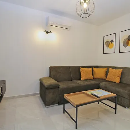 Goga 2355 Apartment *